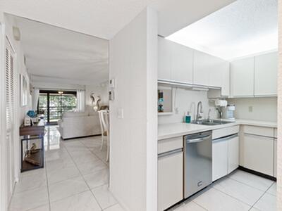 5380 Cedar Lake 304 Drive, Boynton Beach, FL 33437