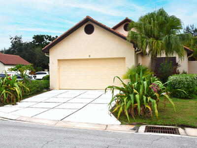 11 Ironwood Way N, Palm Beach Gardens, FL 33418