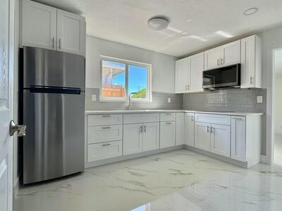 2826 Floral Rd B