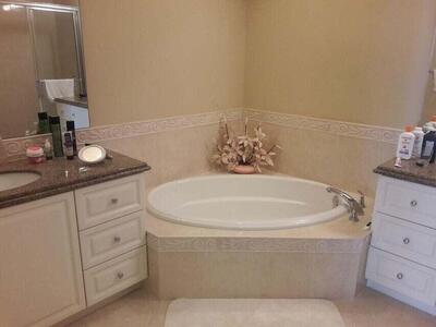 4 Harbour Isle Drive E, Fort Pierce, FL 34949