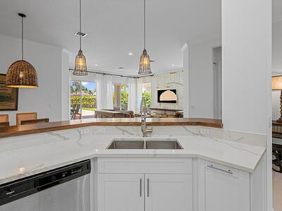 2911 Twin Oaks Way, Wellington, FL 33414