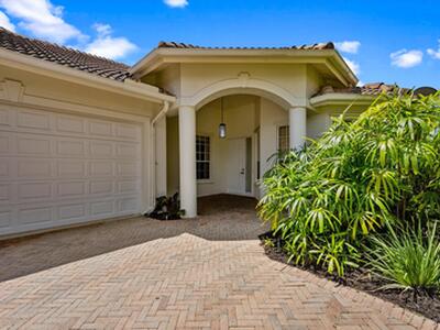 2911 Twin Oaks Way, Wellington, FL 33414