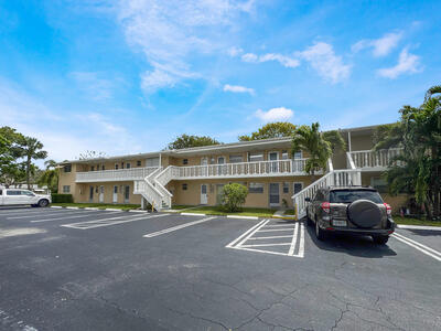 2213 NE 1st Court