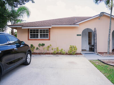1425 Riverside Circle