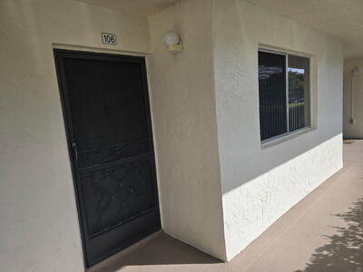 3186 Via Poinciana