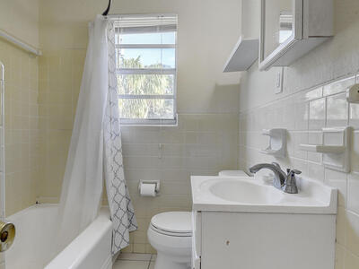 811 SE 3rd Avenue, Delray Beach, FL 33483