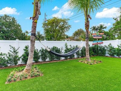 902 SW 27th Place, Boynton Beach, FL 33435