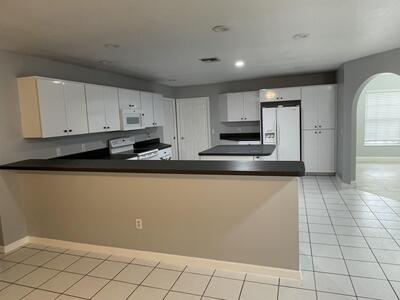 145 SW Hawthorne Circle, Port Saint Lucie, FL 34953