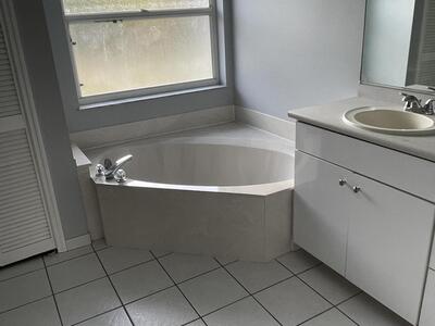 145 SW Hawthorne Circle, Port Saint Lucie, FL 34953