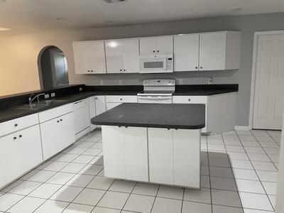 145 SW Hawthorne Circle, Port Saint Lucie, FL 34953