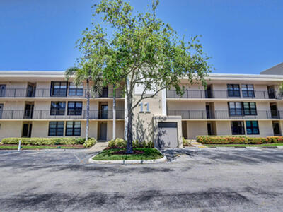 11 Royal Palm Way, Boca Raton, FL 33432