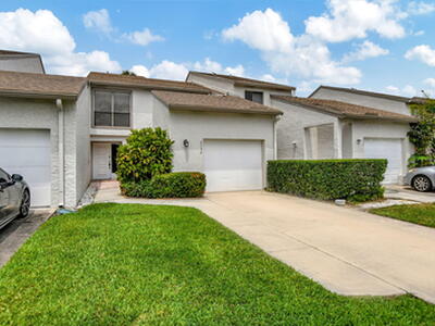 6732 Canary Palm Circle