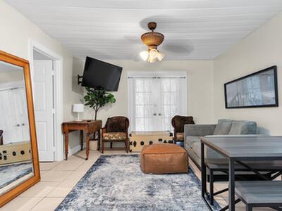 909 N Palmway, Lake Worth Beach, FL 33460