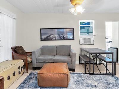 909 N Palmway, Lake Worth Beach, FL 33460