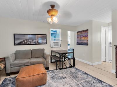 909 N Palmway, Lake Worth Beach, FL 33460