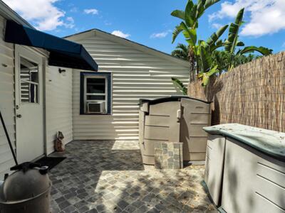 909 N Palmway, Lake Worth Beach, FL 33460