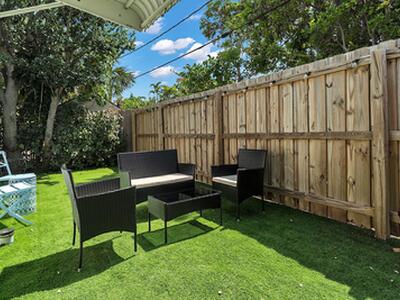 909 N Palmway, Lake Worth Beach, FL 33460