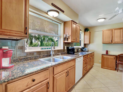 390 N Juno Lane, Juno Beach, FL 33408