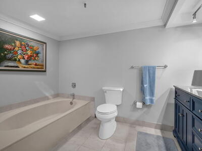 2480 Presidential Way, West Palm Beach, FL 33401