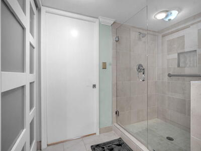 2480 Presidential Way, West Palm Beach, FL 33401