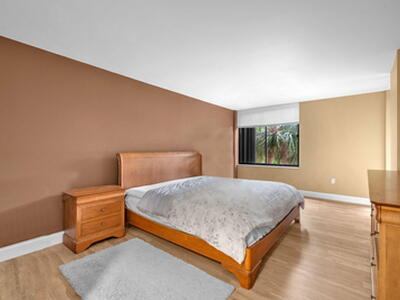 2480 Presidential Way, West Palm Beach, FL 33401