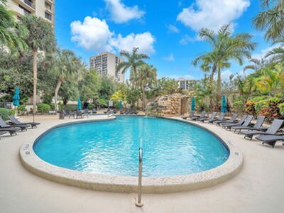 2480 Presidential Way, West Palm Beach, FL 33401