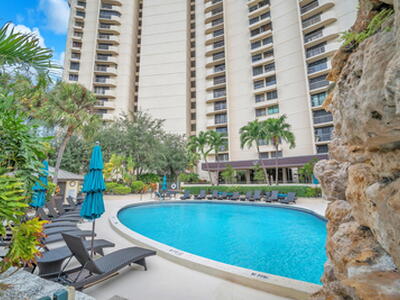 2480 Presidential Way, West Palm Beach, FL 33401