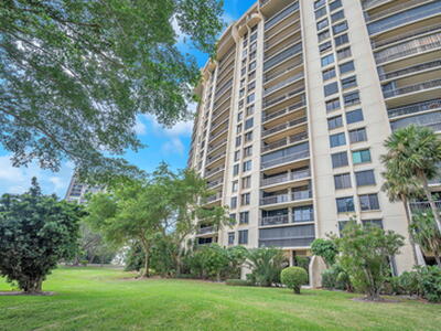 2480 Presidential Way, West Palm Beach, FL 33401