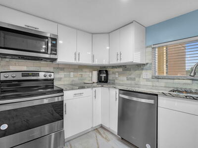 2480 Presidential Way, West Palm Beach, FL 33401