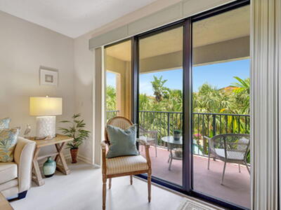 800 Uno Lago Drive, Juno Beach, FL 33408