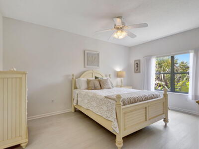 800 Uno Lago Drive, Juno Beach, FL 33408