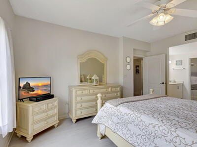 800 Uno Lago Drive, Juno Beach, FL 33408