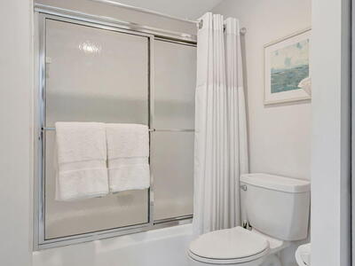 800 Uno Lago Drive, Juno Beach, FL 33408