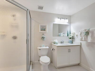 800 Uno Lago Drive, Juno Beach, FL 33408