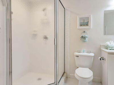 800 Uno Lago Drive, Juno Beach, FL 33408