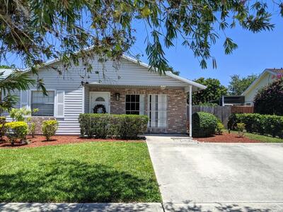 1352 Riverside Circle