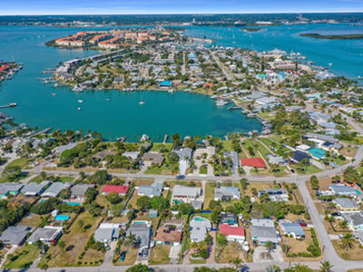 35 Harbour Isle Drive W, Fort Pierce, FL 34949