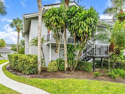 11863 Wimbledon Circle, Wellington, FL 33414