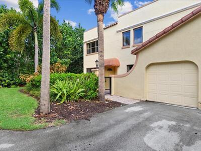 41 Uno Lago Drive, Juno Beach, FL 33408