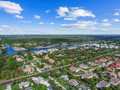 41 Uno Lago Drive, Juno Beach, FL 33408