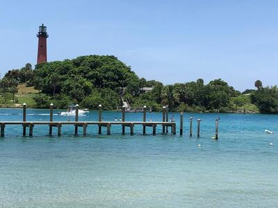 41 Uno Lago Drive, Juno Beach, FL 33408