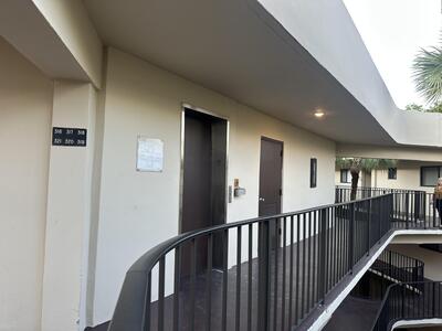 5220 Las Verdes Circle, Delray Beach, FL 33484