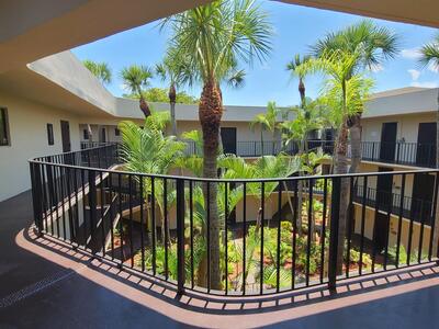 5220 Las Verdes Circle, Delray Beach, FL 33484