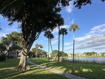 5220 Las Verdes Circle, Delray Beach, FL 33484