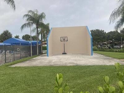 5220 Las Verdes Circle, Delray Beach, FL 33484