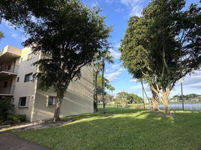 5220 Las Verdes Circle, Delray Beach, FL 33484