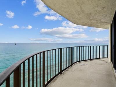 5420 N Ocean Drive, Singer Island, FL 33404