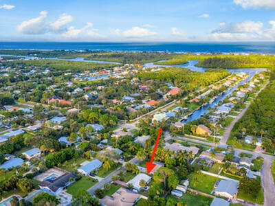 9026 SE Bobwhite Street, Hobe Sound, FL 33455