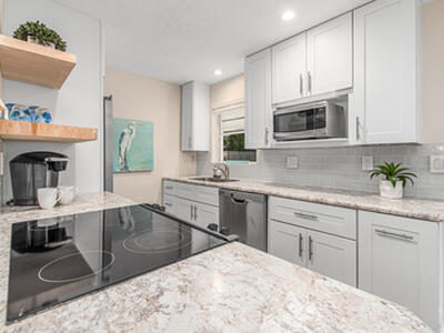 9026 SE Bobwhite Street, Hobe Sound, FL 33455