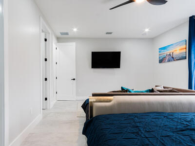 909 NW 4th Avenue, Hallandale Beach, FL 33009